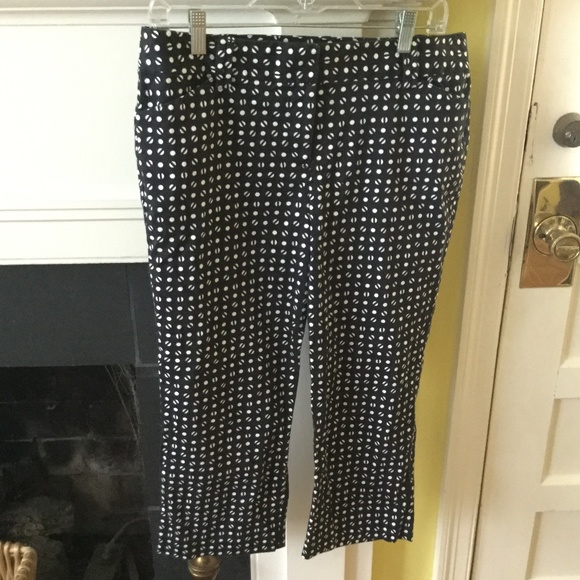 Ann Taylor Pants - Ann Taylor Signature Capri Black White Circle - Sz 10
